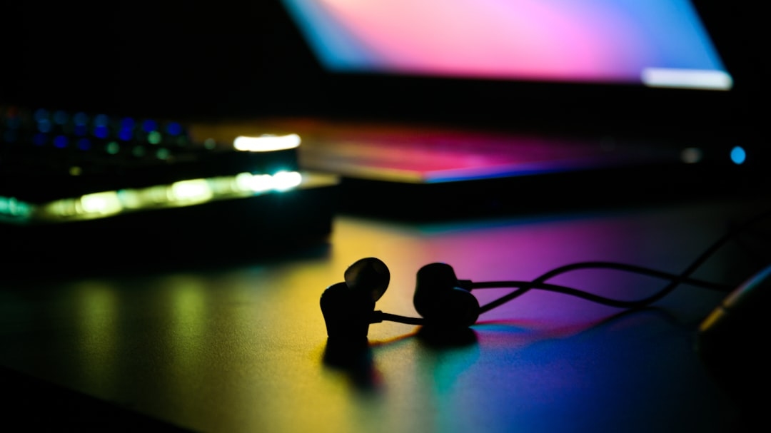 Чем отличается аудиокнига от электронной: плюсы и минусы форматов