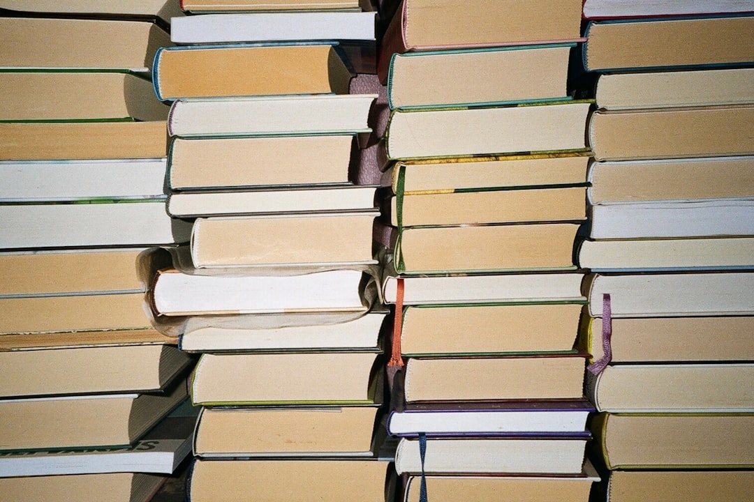 Какие книги сейчас в тренде: главные книжные новинки 2025