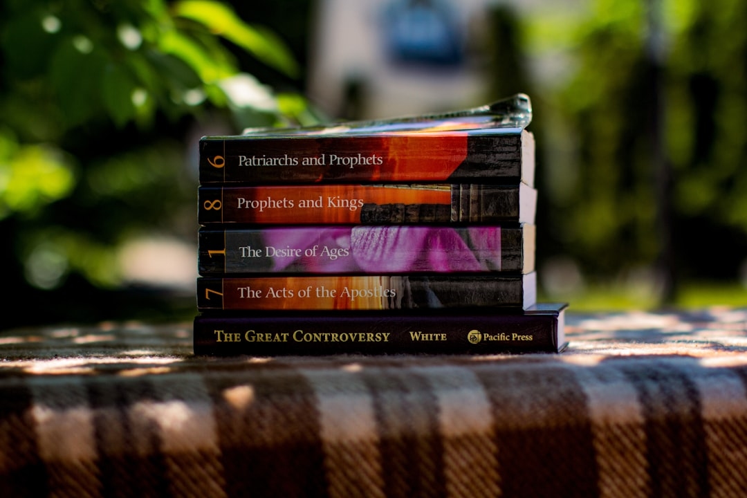 Топ-10 современных романов, которые стоит прочитать в 2025 году